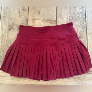 NWOT Gold Hinge Pleated Tennis skirt maroon sz medium.